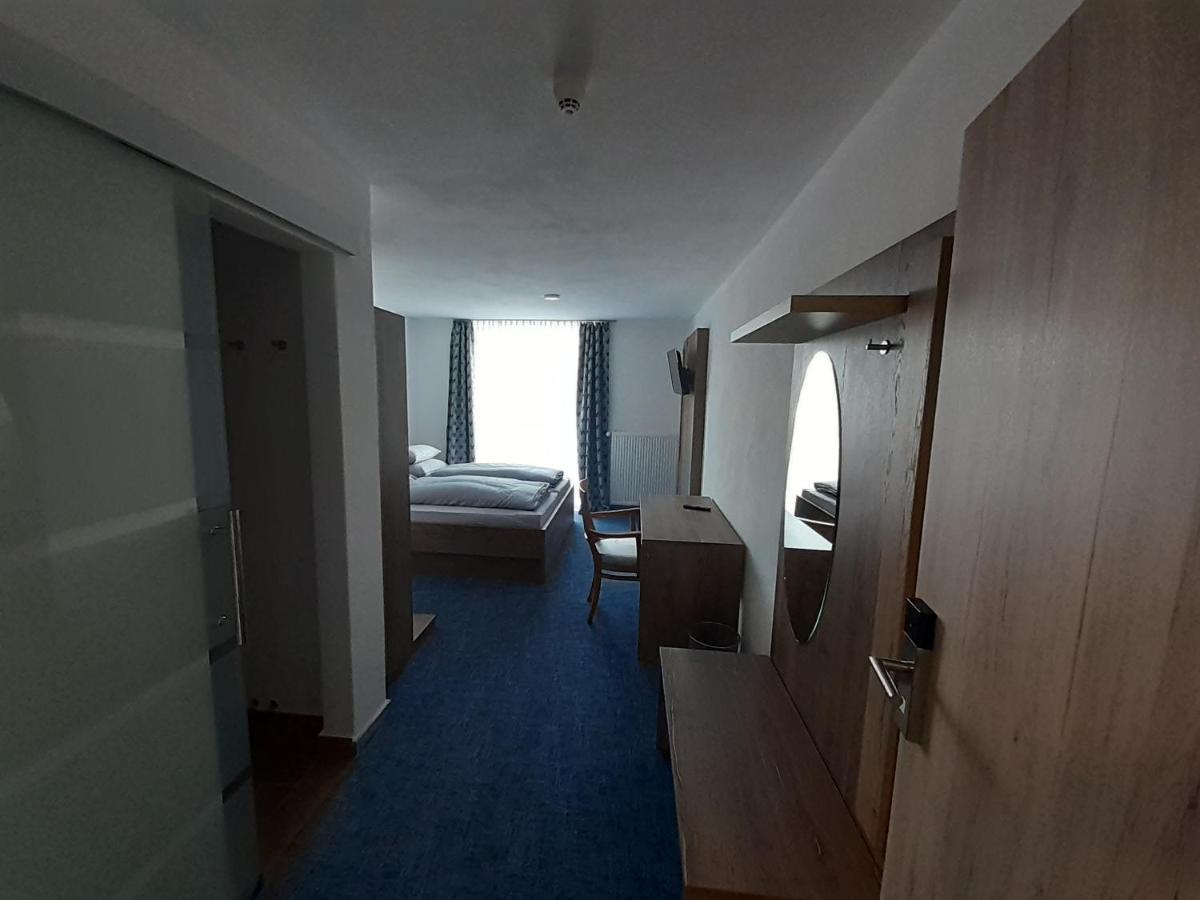 Landgasthof Hotel Lamm Laichingen Ngoại thất bức ảnh